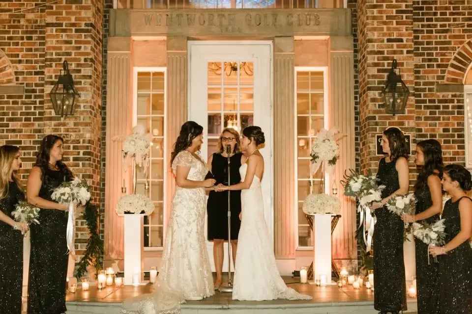 laura1_51_403365-1564503414